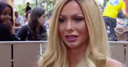 Barbie al een maand in de kliniek in Schotland: vriend Jeffrey onthult hoe het gaat