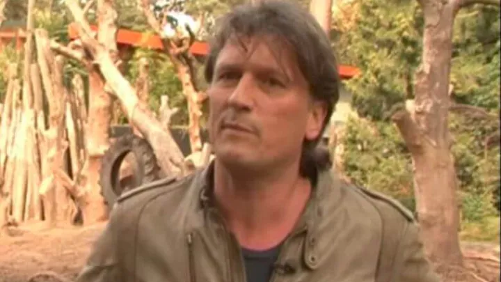 Wat een vreselijk nieuws voor Toppop-presentator Bas Westerweel! Wij wensen hem heel veel sterkte