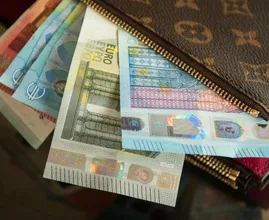 Onderzoek toont aan: van dit maandsalaris worden we het gelukkigst