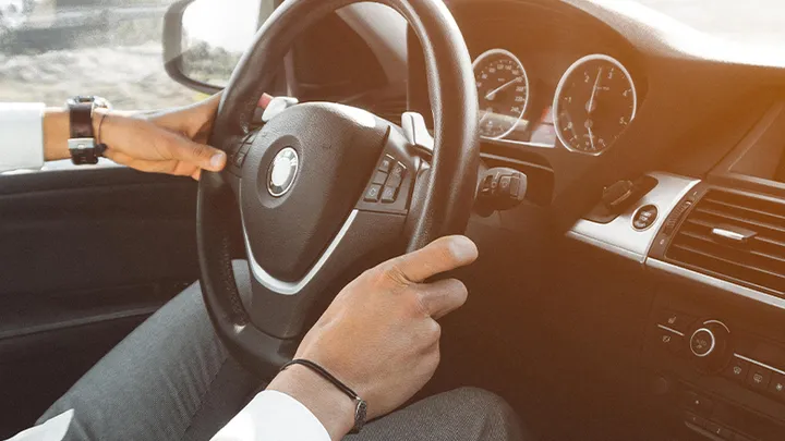 Kabinet gaat influencers inzetten om voordelen rekeningrijden te delen