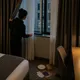 El hábito de las cortinas de hotel de 5 segundos que podría salvar su estancia y su intimidad