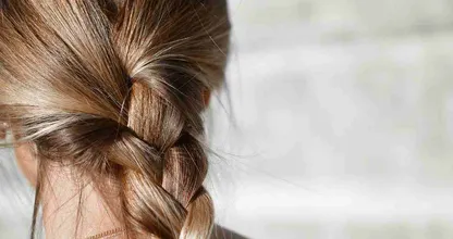 6 Tricks und Tipps wie deine Haare schneller wachsen.