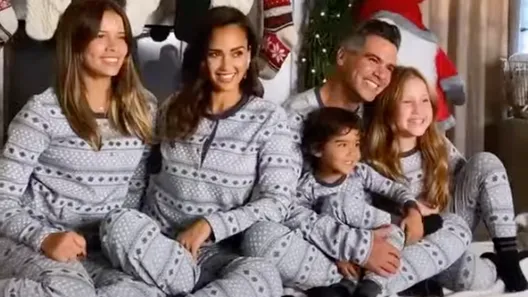 Tienes que ver cómo celebran la Navidad estos 29 famosos: ¡no te lo vas a creer!