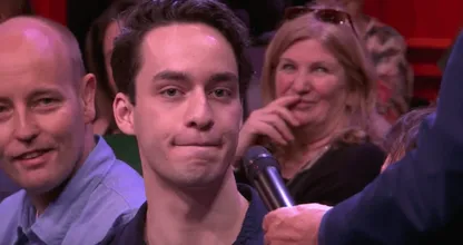 Ongemakkelijk: Dave twijfelt in All You Need Is Love over ontmoeting met internetliefde