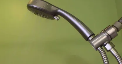 Amsterdammer staat nietsvermoedend onder de douche wanneer er een ongenodigde gast binnenkomt