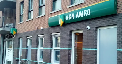 ABN AMRO schaft bankpasjes en deel kantoren af