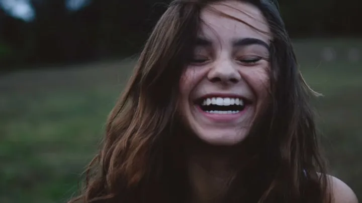 Voici comment empêcher la décoloration de vos dents