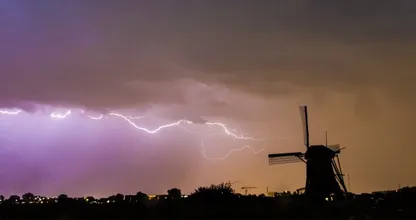 CODE GEEL: een knallend einde van de hittegolf! En het onweer is nog niet voorbij! Wat een mooie plaatjes!