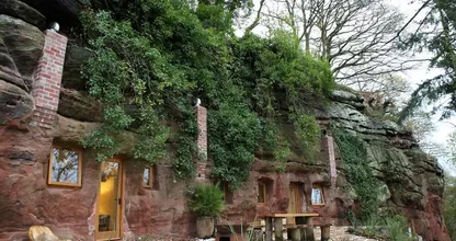 Hij kocht een 700 Jaar oude grot en niemand had verwacht dat hij dit ermee zou doen! Dit is fantastisch!