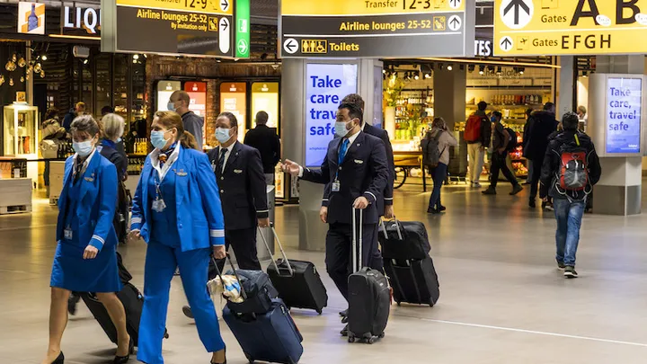 Drukte op Schiphol overleven? Dit zijn je opties en je rechten