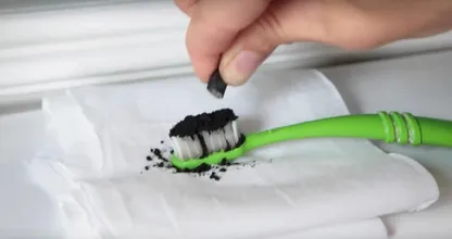 Si vous ne voulez plus jamais avoir des dents jaunes, utilisez cette géniale astuce!