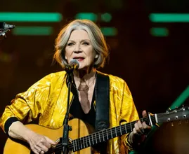 Winnares Lenny Kuhr uit het Songfestivalconcert geknipt
