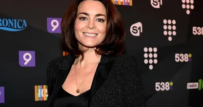 Kim-Lian van der Meij showt haar bikini body op hilarische wijze