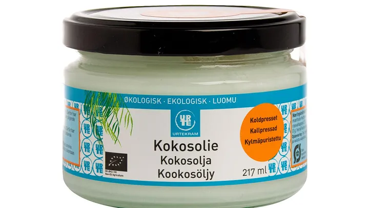 WOW: ze smeert kokosolie onder haar ogen en even later... Het effect is verbluffend, dit moet je proberen!