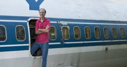 From Airplane to Fantasy home: How Bruce Transformed an Airplane into the Ultimate Dream Home!