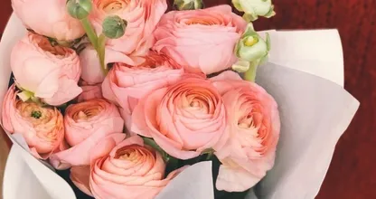 Huh? Als je dít in het water doet gaan je bloemen langer mee
