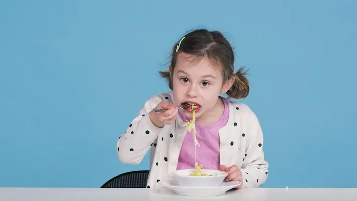 VIDEO: Amerikanische Kinder erhalten typisch deutsches Essen. Ihre Reaktionen sind zu lustig!