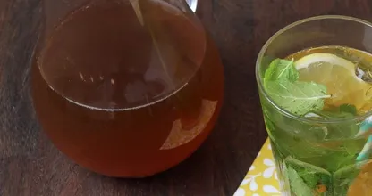 Hast du Eistee schon einmal selber gemacht? Geht ganz leicht und schmeckt sogar besser!