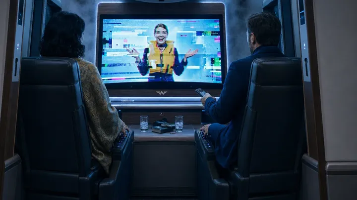 Arrogant stel kaapt de luxe suite op een vlucht – totdat de echte bewoner opduikt en dit doet…