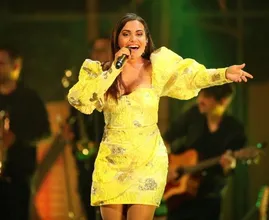 Wauw: OG3NE's Shelley verbluft volgers met bikinifoto