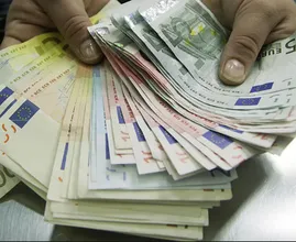 Flüchtling findet 150.000 Euro und bringt diese zur Polizei