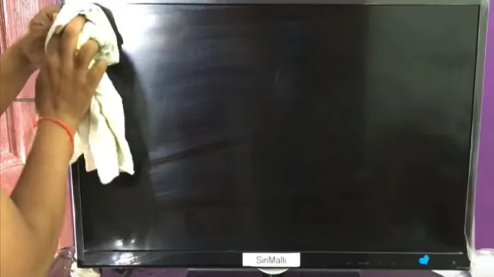 Probeer deze 5 fouten bij het schoonmaken van de tv te voorkomen