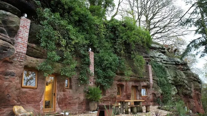Il a acheté une vieille cave de 700 ans et vous serez surpris de ce qu’il en a fait ! C’est incroyable !