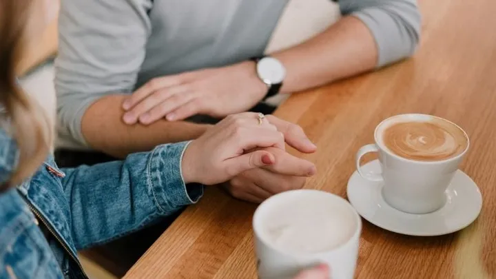 Incroyable : une femme découvre la véritable identité de son mari après 50 ans de mariage