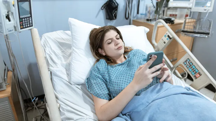 3 Weken na de geboorte van een tweeling voelde moeder zich ziek - toen de dokter de echo zag, zei hij: "Het spijt me"