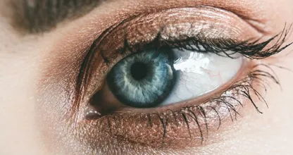 Blijkbaar kunnen mensen met blauwe ogen beter tegen alcohol