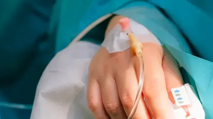 3 Wochen nach der Geburt von Zwillingen fühlte sich die Mutter krank - Arzt nach Ultraschall: "Es tut mir leid"