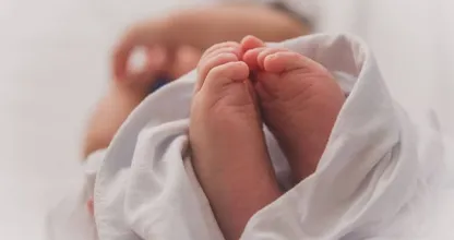 여성은 신장 결석이 있다고 생각했는데 알고 보니 세 쌍둥이를 임신한 것으로 밝혀졌습니다