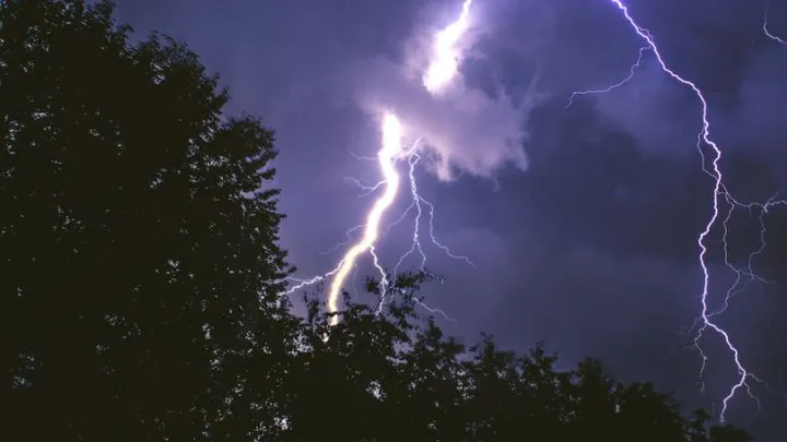Aha! Dit is waarom je beter niet kunt douchen met onweer