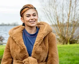 Nieuwe kiekjes van zoontje Roxeanne Hazes: 'Lijkt veel op z'n opa'
