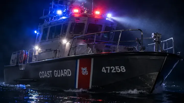 Un pescatore pensava di aver catturato uno squalo arancione — L'esperto impallidisce quando nota questo dettaglio