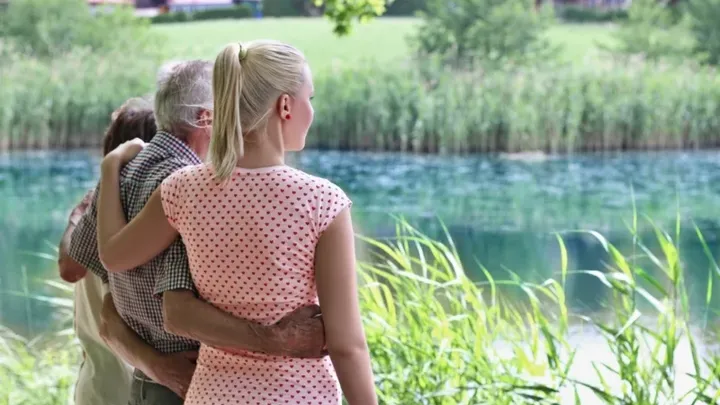 Dying grandpa teaches selfish granddaughter, who refused to take care of him, a lesson