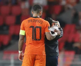 Boete en stadionverbod voor 13-jarige selfiemaker met Memphis Depay