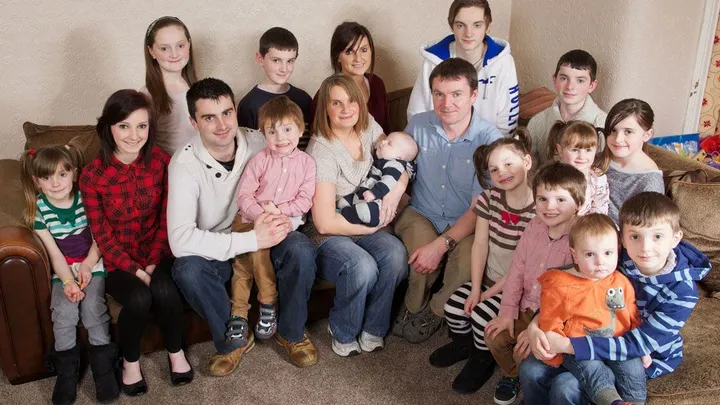Ongelofelijk... Dit gezin heeft 19 (!) kinderen: "na de derde werd het een makkie"