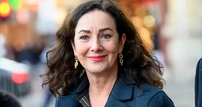 Femke Halsema staat toe dat boa's een hoofddoek kunnen dragen