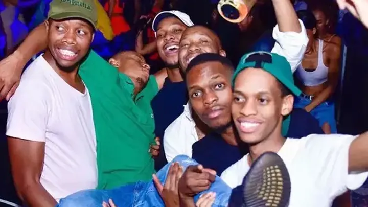 Les 19 photos les plus folles prises en boîtes de nuit qui vous feront rire à chaque fois
