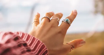 Allergisch voor nikkel? Met dit trucje kun je die sieraden toch dragen