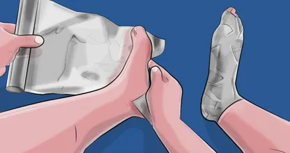 Envuelve tus pies en papel aluminio y unas horas más tarde te sientes mejor