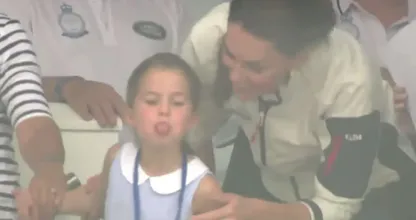 Aan deze persoon stak prinses Charlotte haar tong uit
