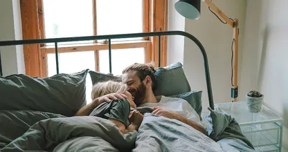Onderzoek: samen slapen met je partner is goed voor je gezondheid