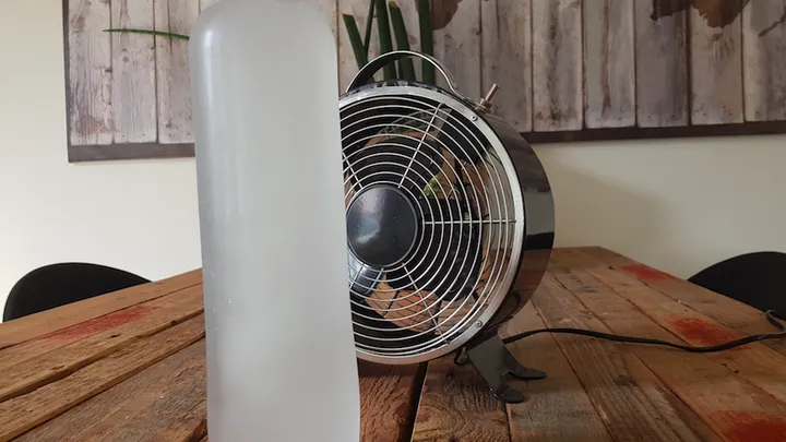 Oto sposób na utrzymanie chłodu wewnątrz domu bez klimatyzacji, serio! To po prostu genialne!