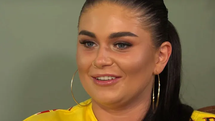 Roxeanne Hazes laat opvallende tatoeage zetten voor haar zoontje Fender