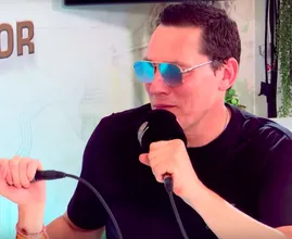 Zo ziet de 28 jaar jongere verloofde van dj Tiësto eruit