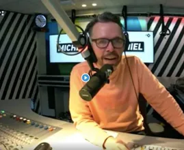 3FM-DJ Michiel woest op ticketdoorverkoper: 'Ik doe agressief, omdat je een ontzettende eikel bent!'