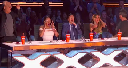 Fout tijdens trapeze-act bij America's Got Talent doet het publiek flink schrikken