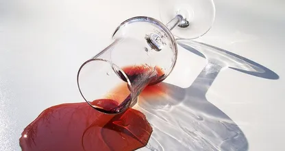 Drinken over je nieuwe tafelkleed? Het is schoon in een paar seconden op deze manier!